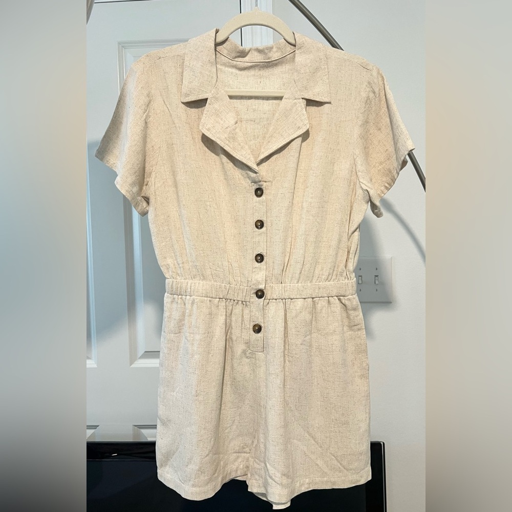 LINEN Blend Shorts Romper
Size Small
Excellent condition